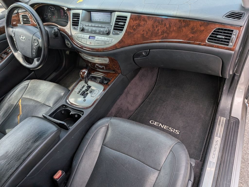 Used 2010 Gray Hyundai 3.8 image 28