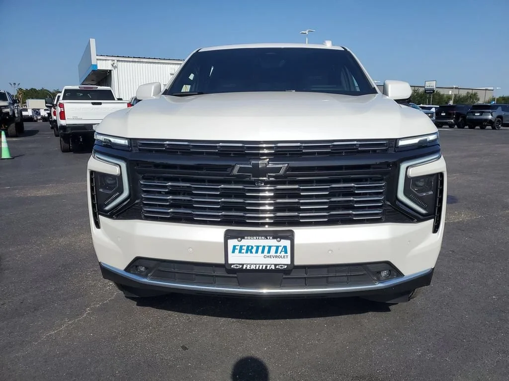 Certified Used 2025 Iridescent Pearl Tricoat Chevrolet High Country image 37