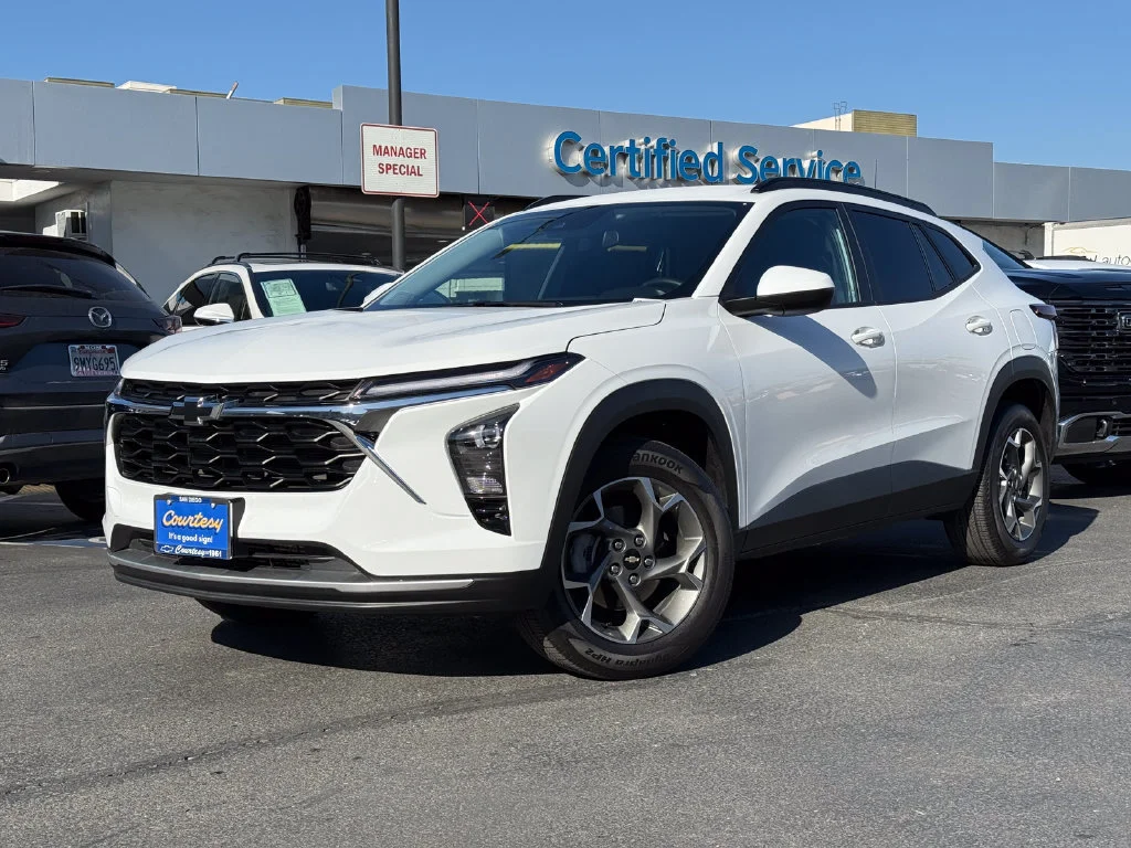Used 2026 Summit White Chevrolet LT image 2