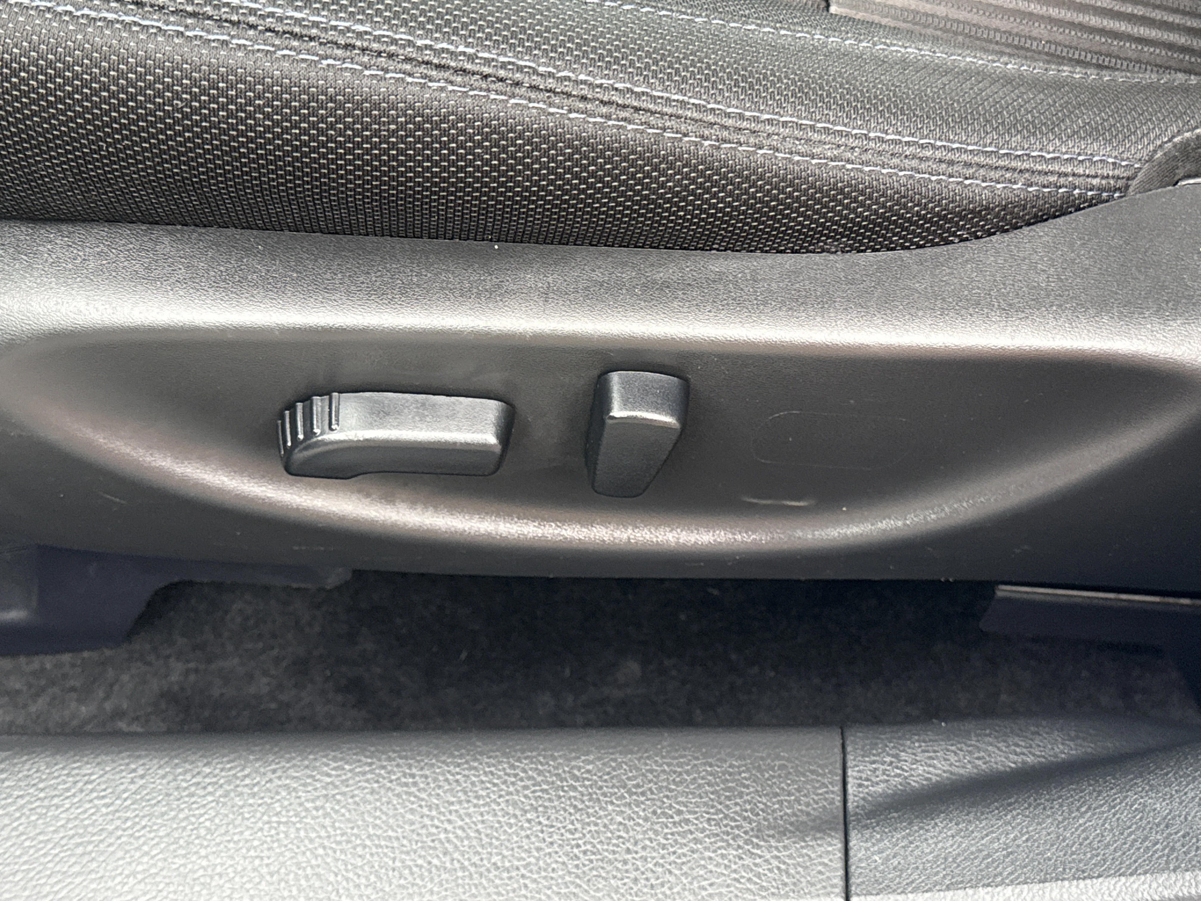 Used 2018 Pearl White Nissan S image 14