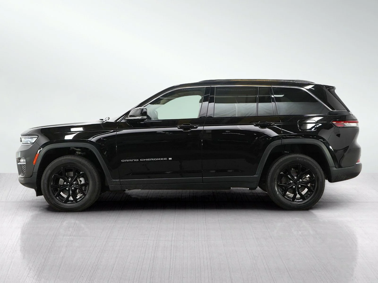 Used 2022 Jeep Grand Cherokee Limited with VIN 1C4RJHBG3N8501390 for sale in Burnsville, Minnesota
