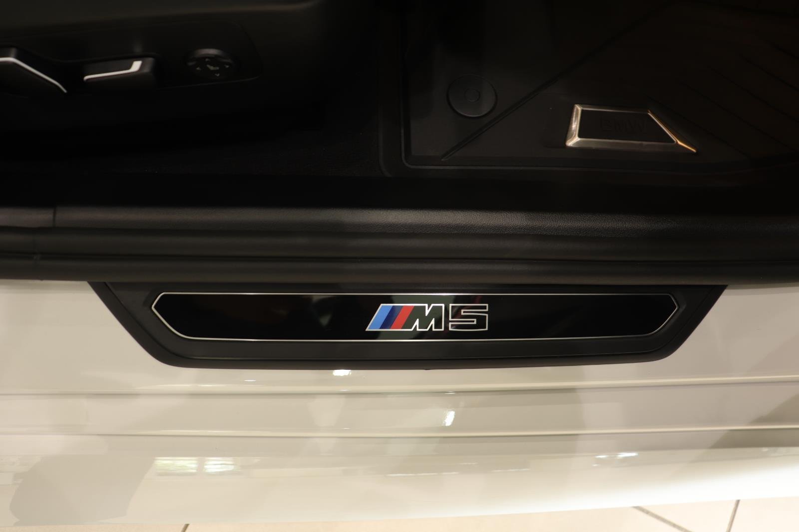 Used 2026 Alpine White BMW Base image 21