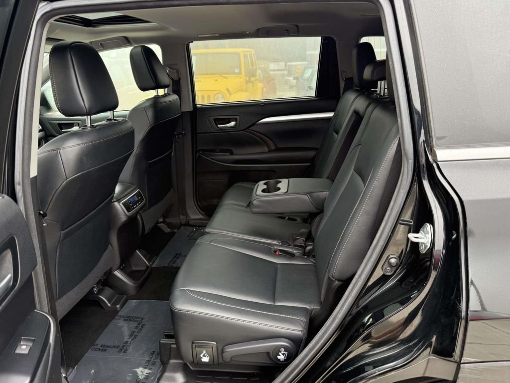 Used 2017 Black Toyota XLE image 15