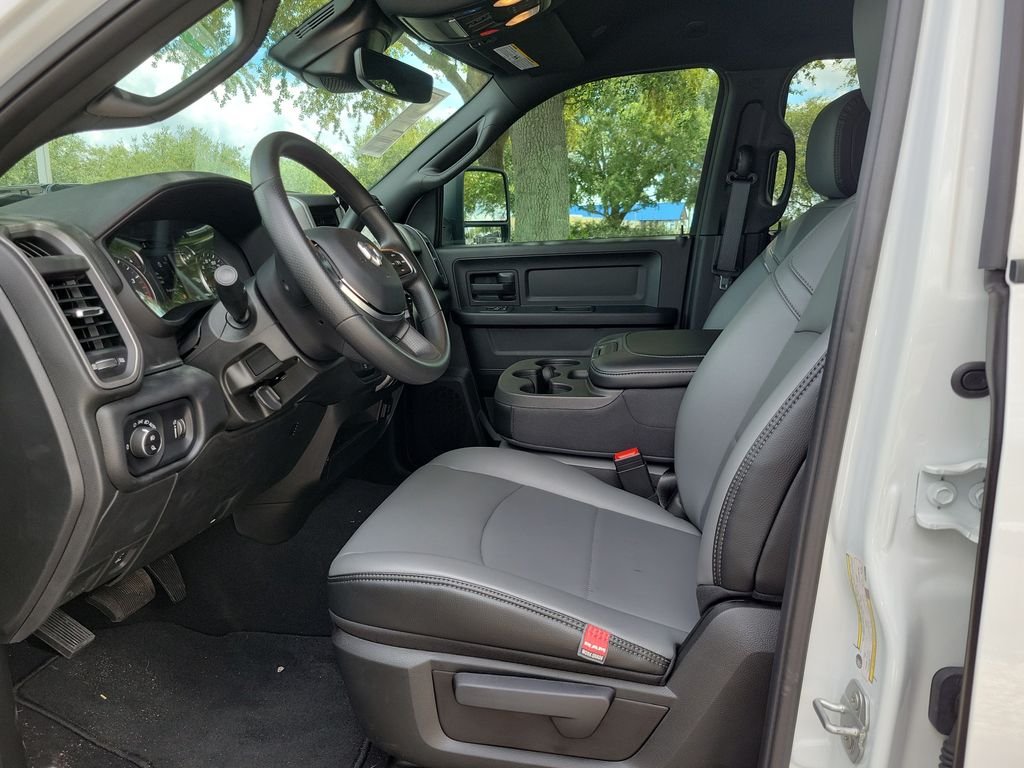 2026 RAM 3500 Tradesman - Photo 11