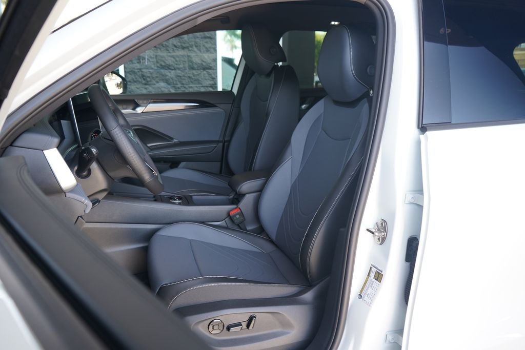 New 2026 Opal White Pearl Volkswagen 2.0T SE R-Line Black image 6