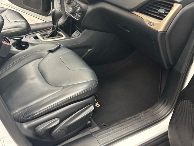 Used 2016 White Jeep Limited image 34