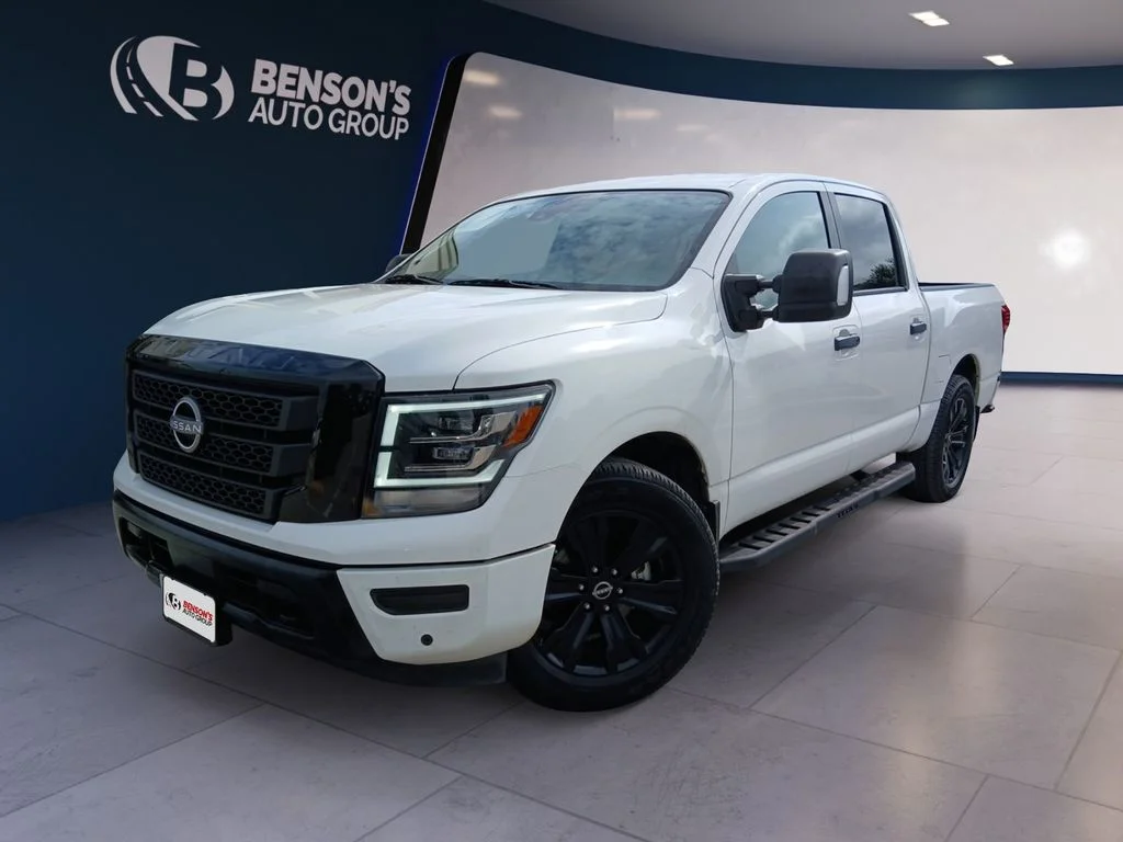 2023 Nissan Titan SV 4X2 Crew Cab's photo