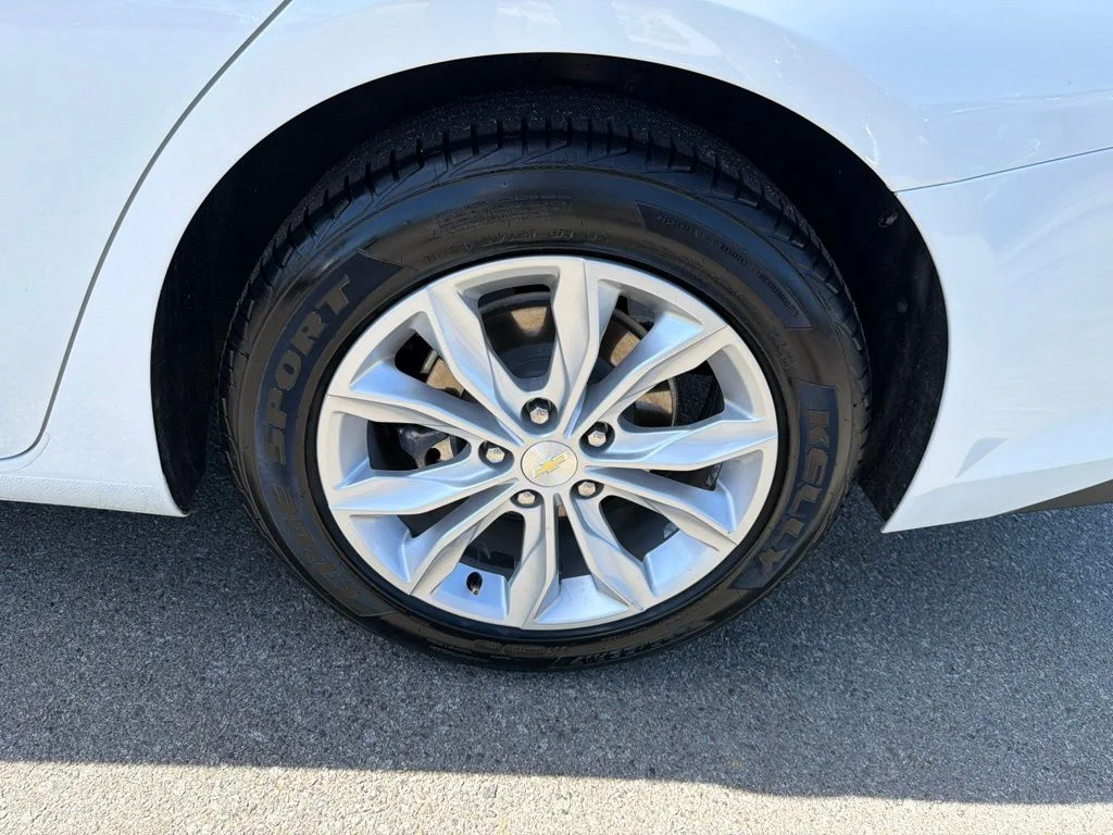 Used 2022 White Chevrolet LT image 14