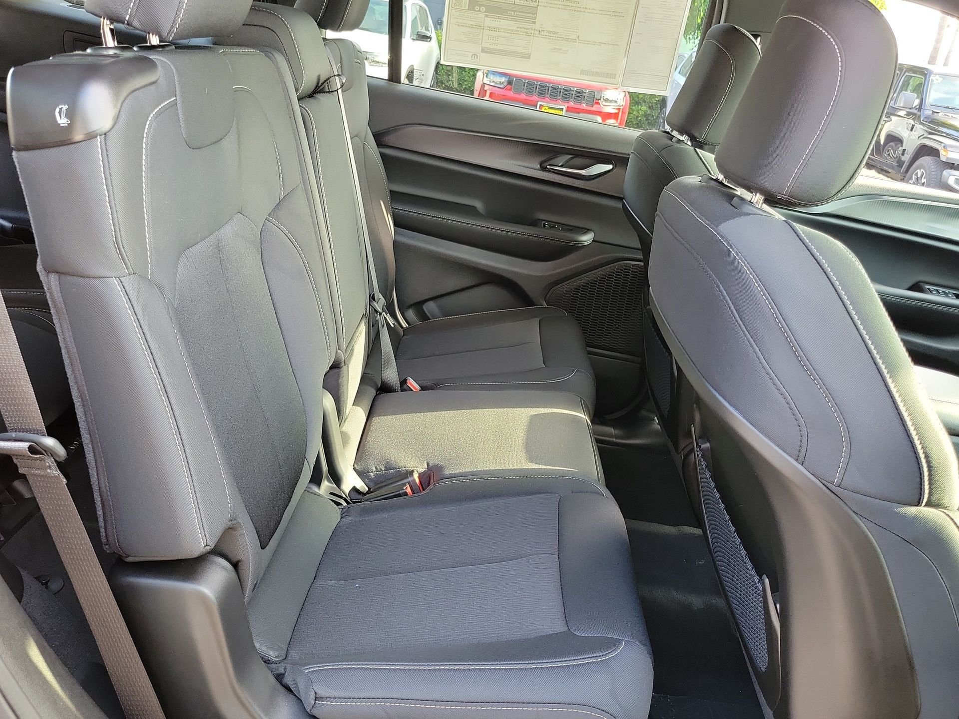 New 2026 Velvet Red Pearl-Coat Exterior Paint Jeep Laredo image 18