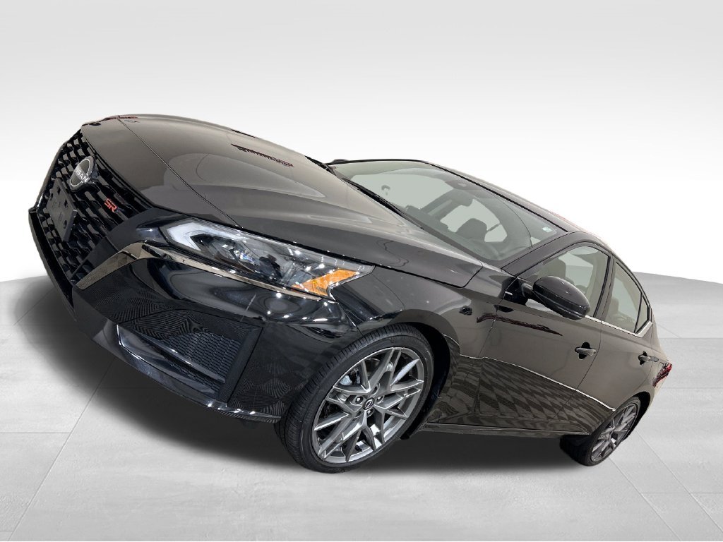 Used 2023 Black Nissan 2.0 SR image 4