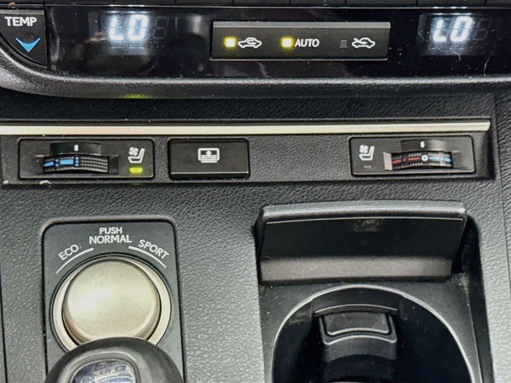 Used 2013 Silver Lining Metallic Lexus Hybrid image 23