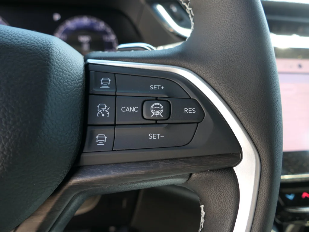 New 2027 White Jeep Laredo Altitude image 12