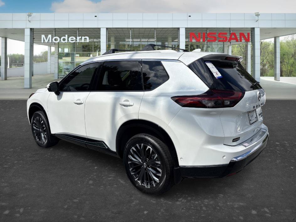 Used 2026 Everest White Pearl Tricoat Nissan Platinum image 3