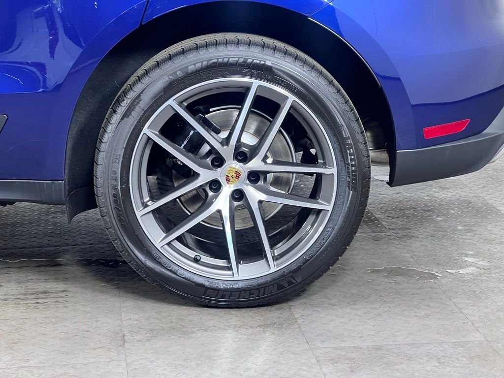 New 2026 Gentian Blue Metallic Porsche  image 12