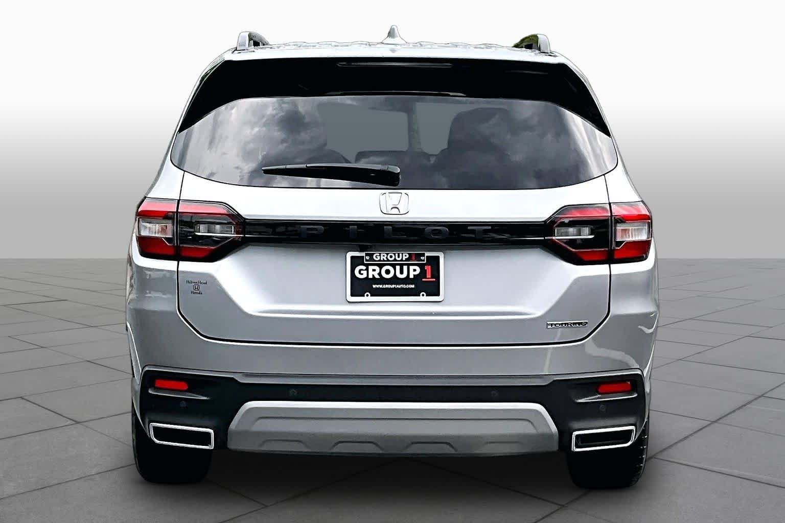 Used 2025 Lunar Silver Metallic Honda Touring image 5