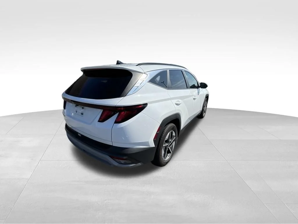Used 2025 White Hyundai SEL image 17