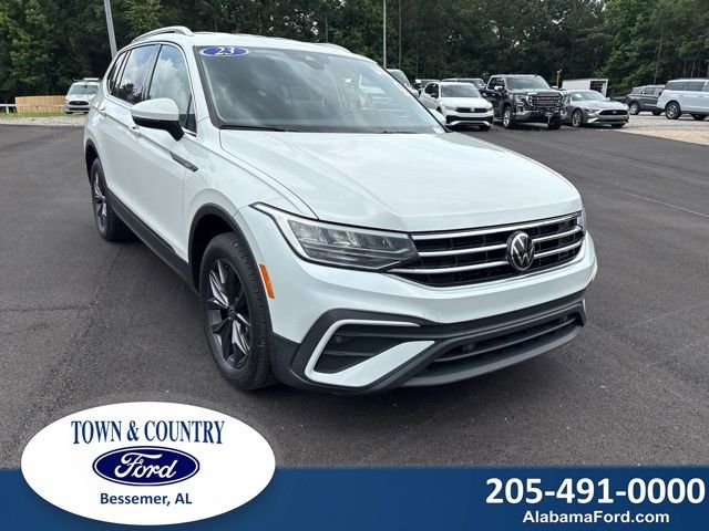 2023 Volkswagen Tiguan 2.0T SE's photo