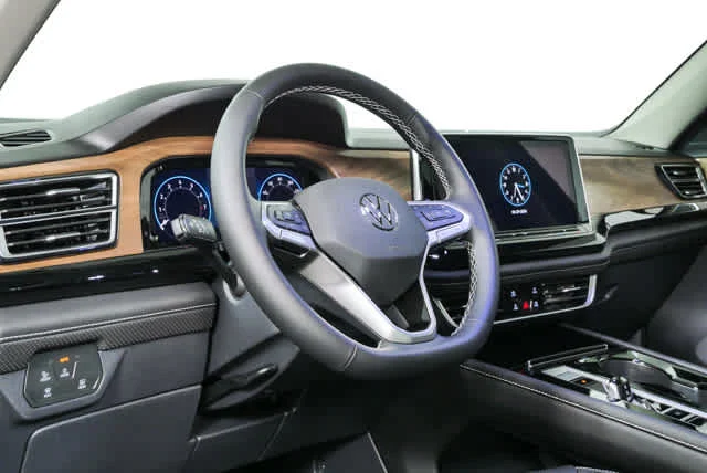 New 2026 Pure Gray Volkswagen 2.0T SE w/Technology image 4