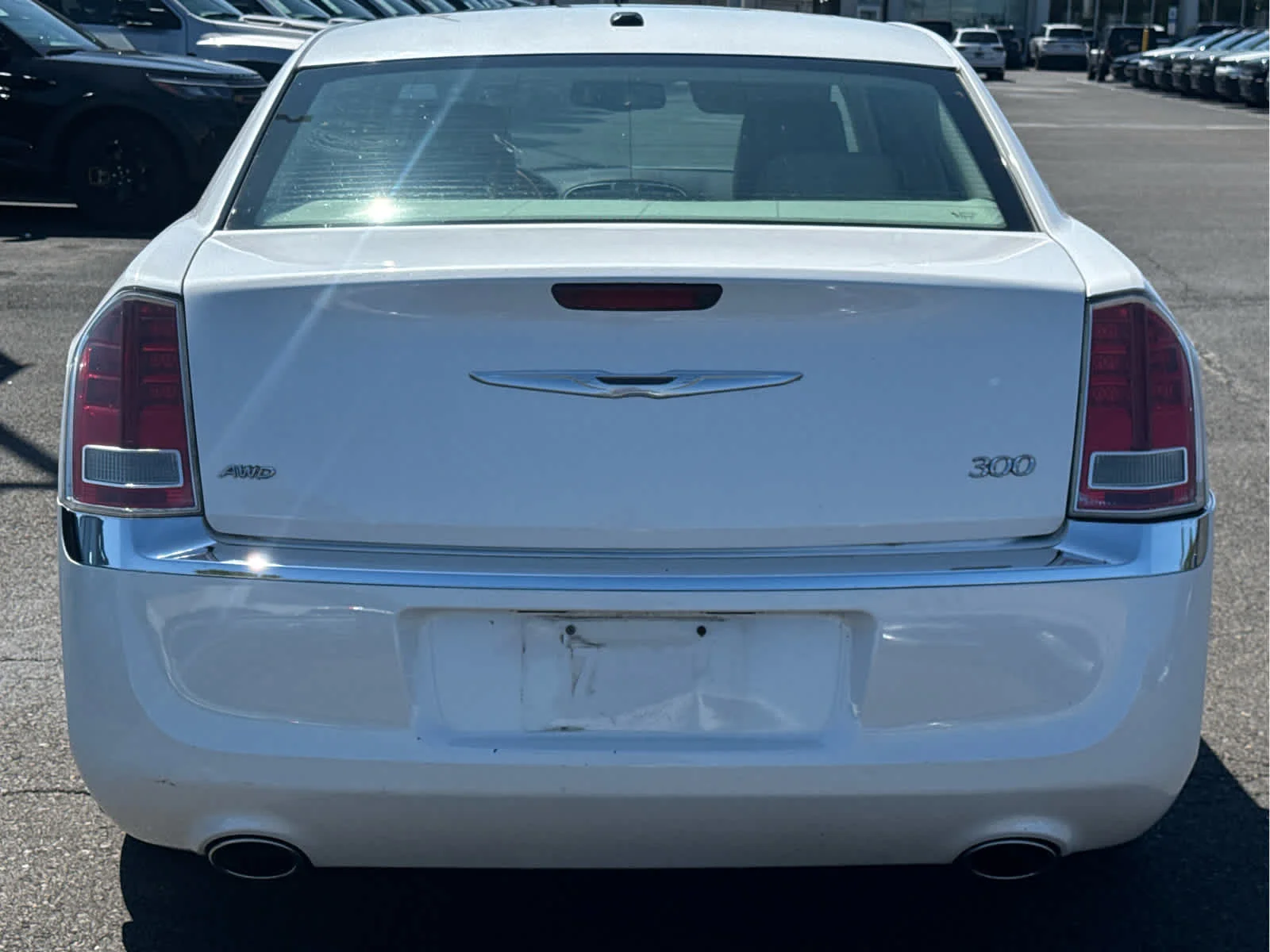 Used 2012 Ivory Tri-Coat Pearl Chrysler Limited image 3