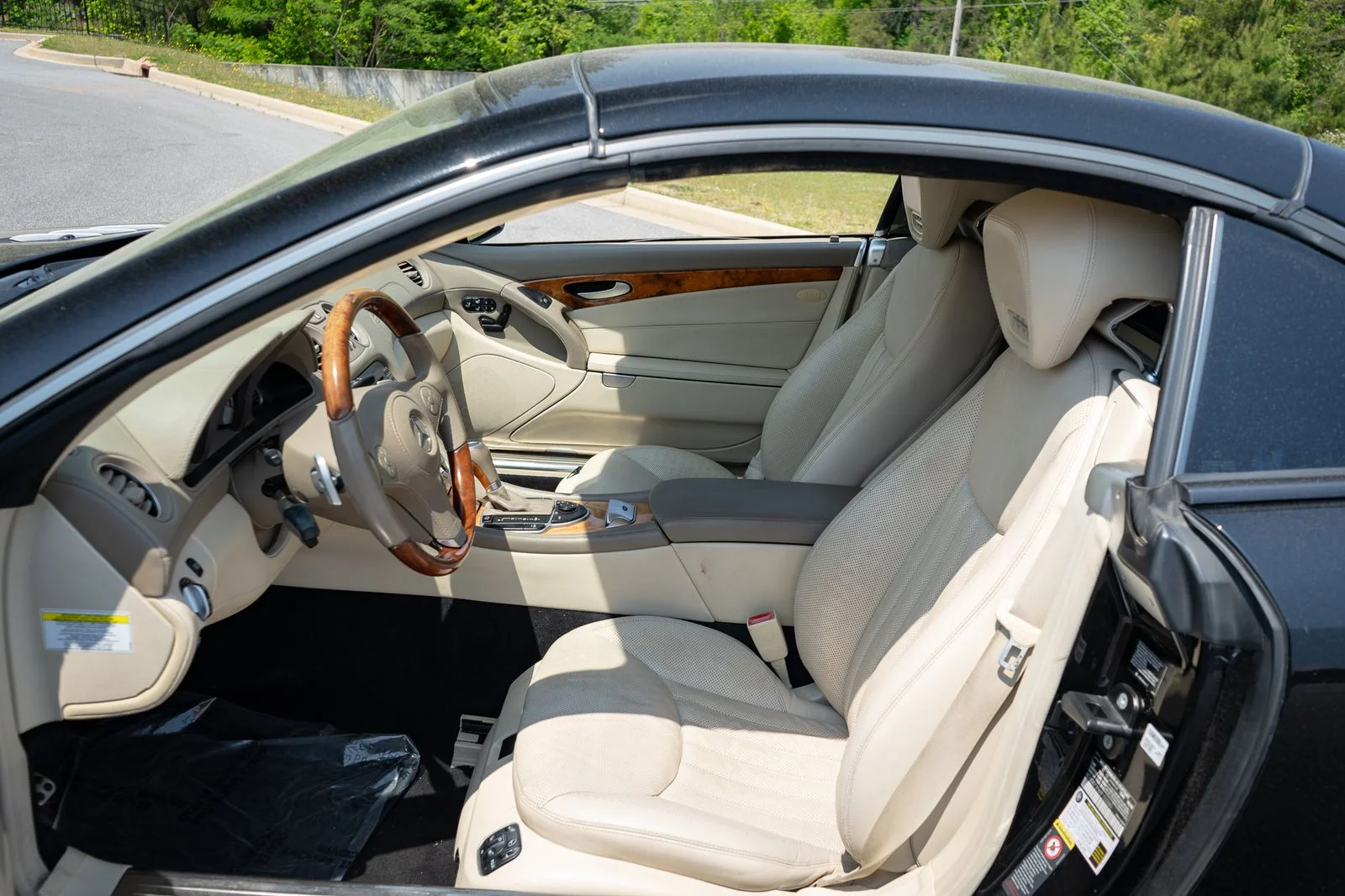 Used 2009 Black Mercedes-Benz SL 550 image 13