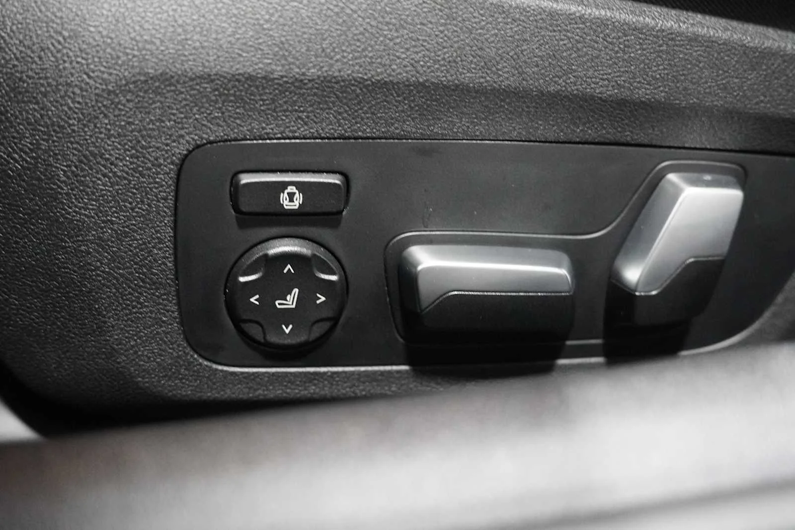 Used 2026 Carbon Black Metallic BMW M850i image 13