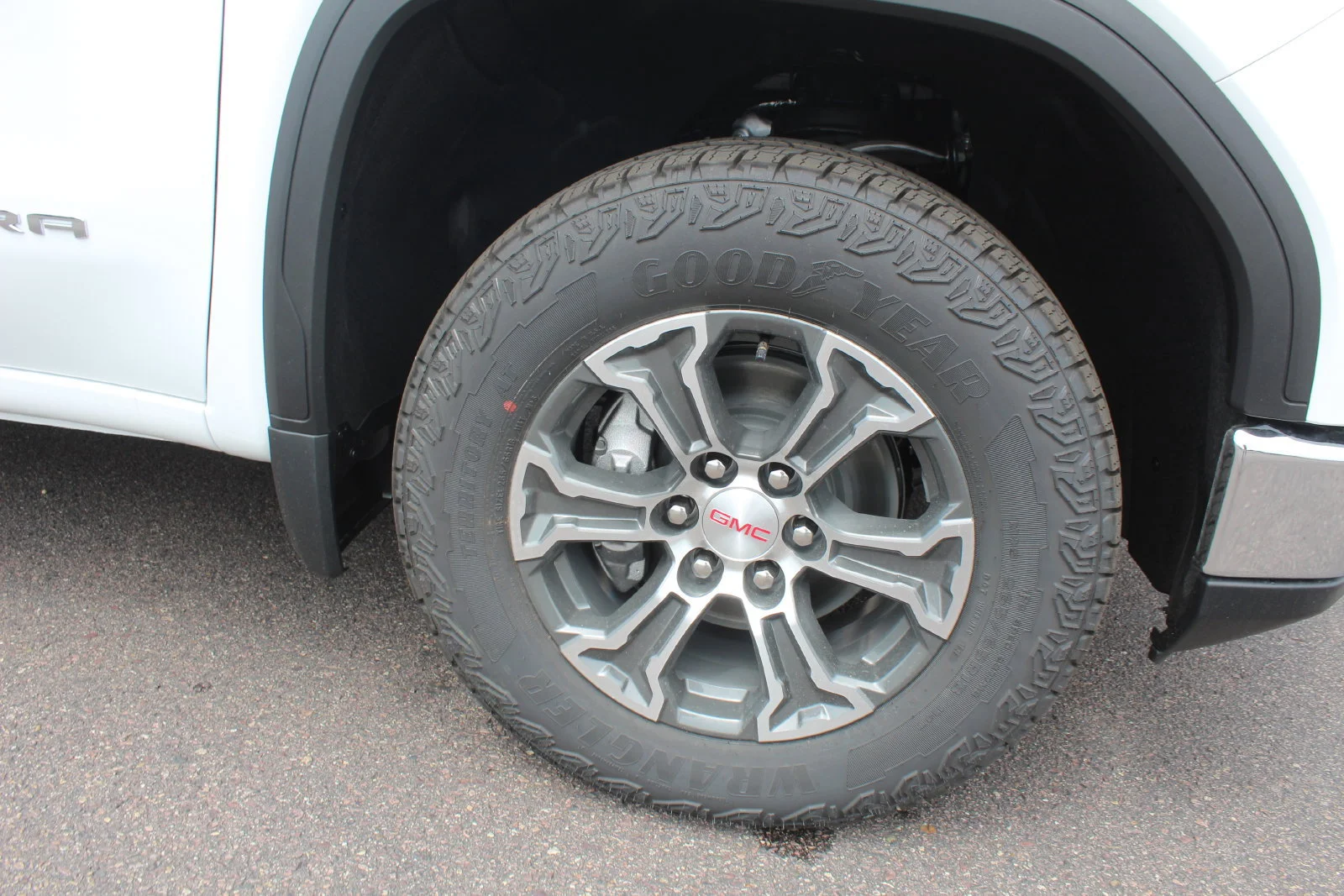 2026 GMC Sierra 1500 SLT - Photo 8