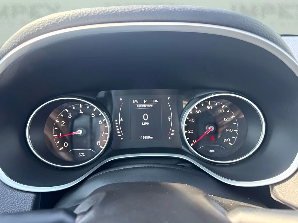 Used 2018 Gray Jeep Latitude image 17