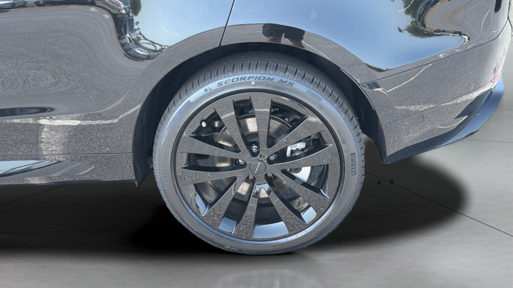 New 2026 Santorini Black Land Rover Dynamic SE image 15
