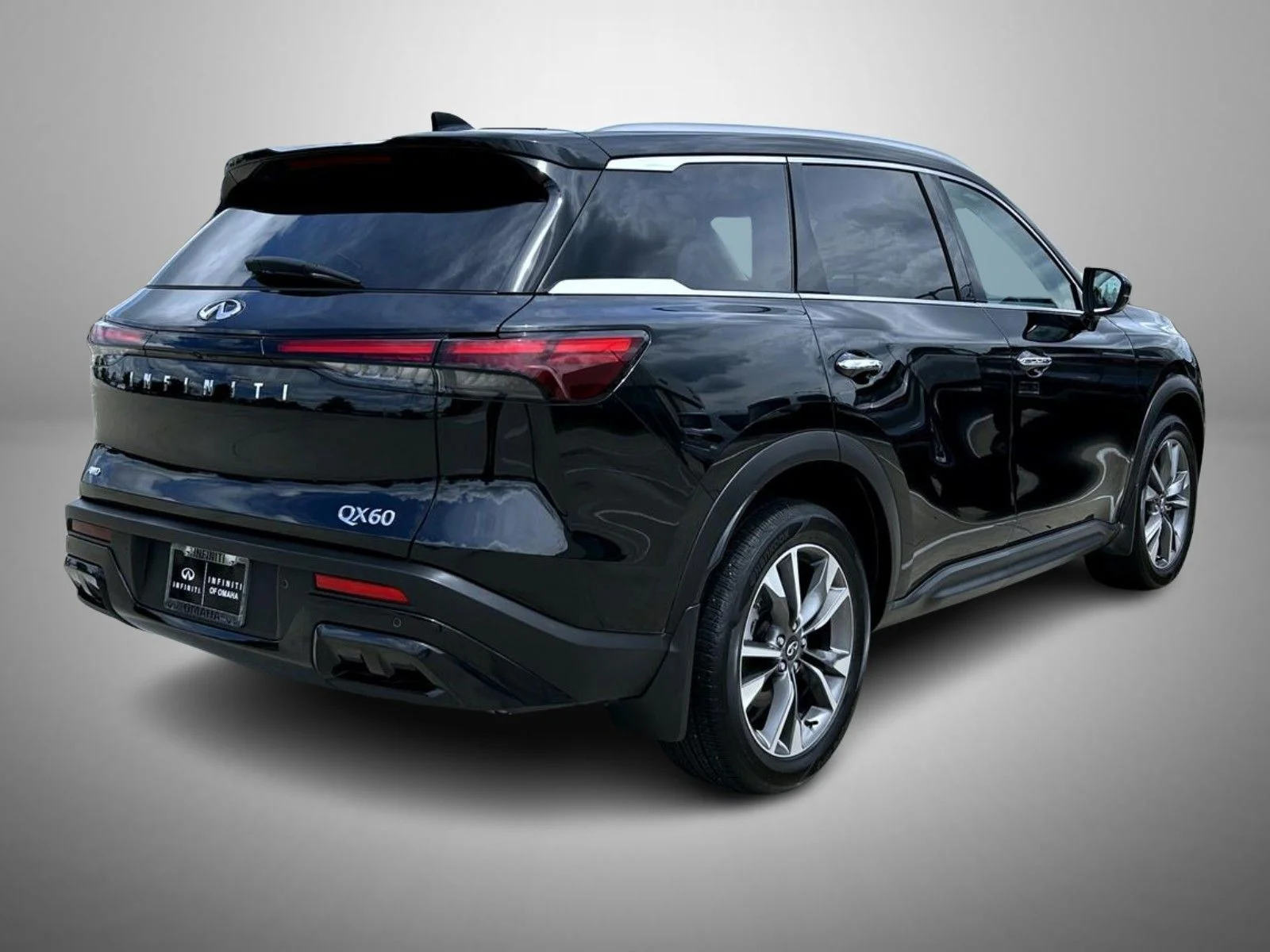Used 2025 Black INFINITI LUXE image 5