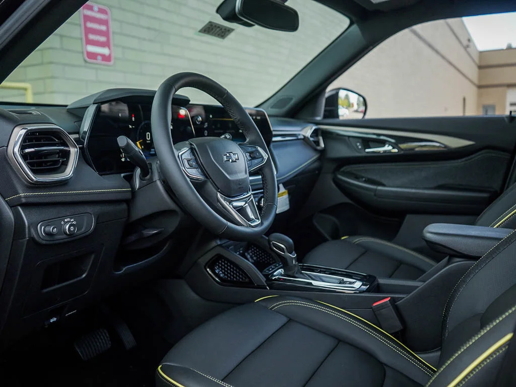 New 2026 Mosaic Black Metallic Chevrolet ACTIV image 17
