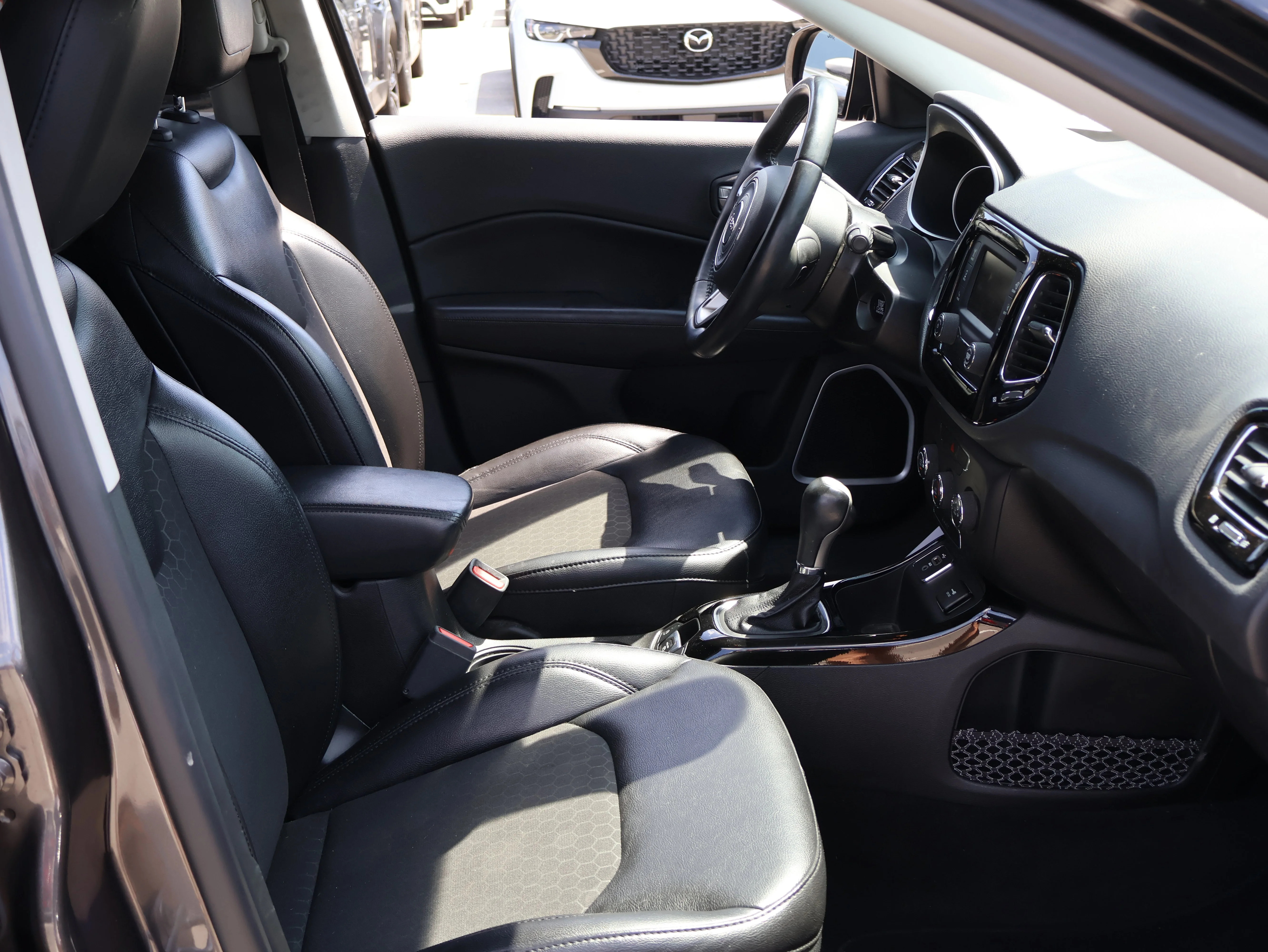 Used 2018 Granite Crystal Metallic Clearcoat Jeep Altitude image 8
