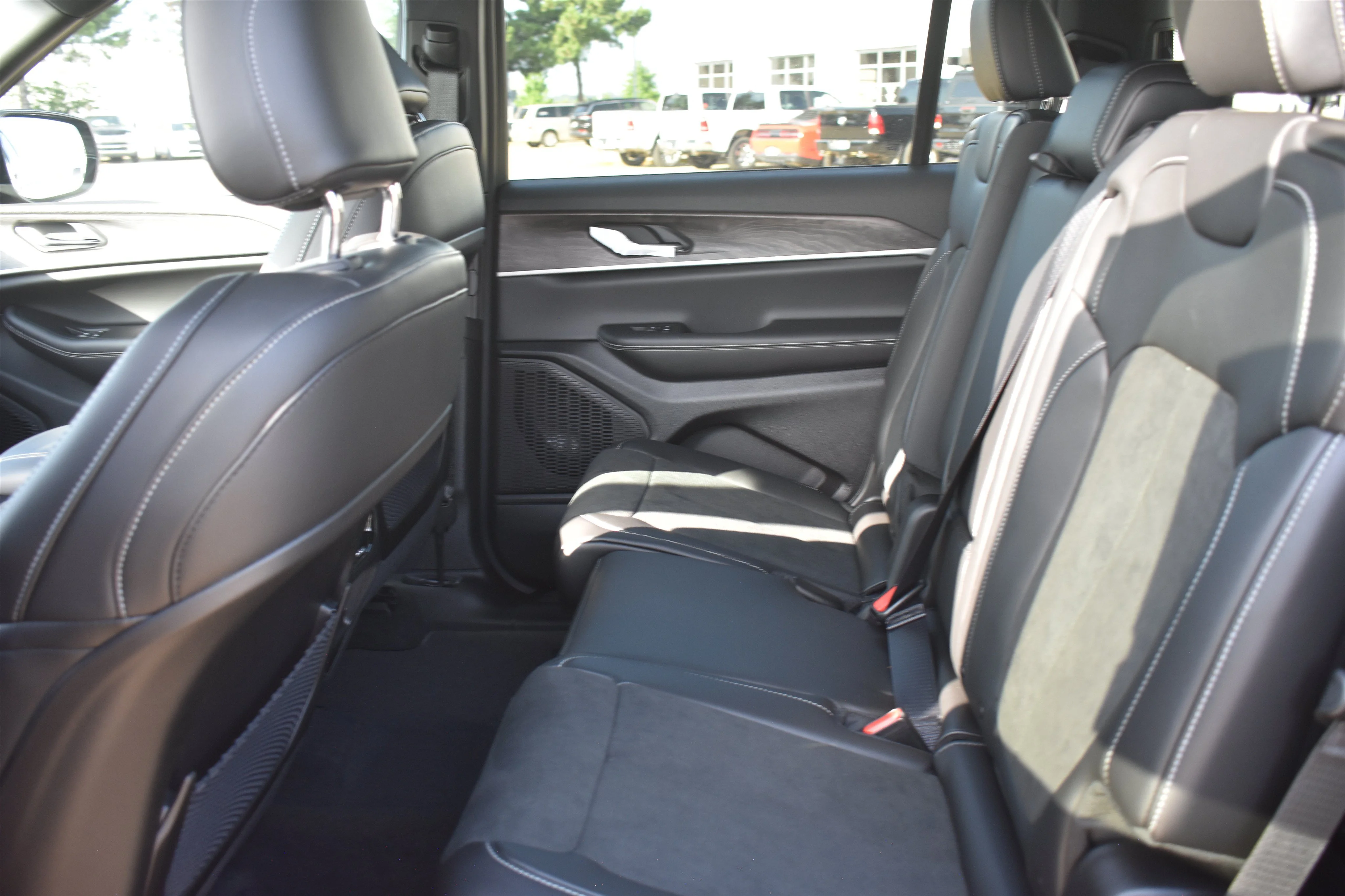 New 2026 Baltic Gray Metallic Clearcoat Jeep Laredo Altitude image 15