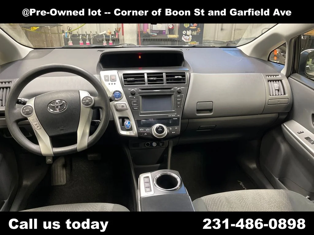 Used 2014 Silver Toyota Three image 18