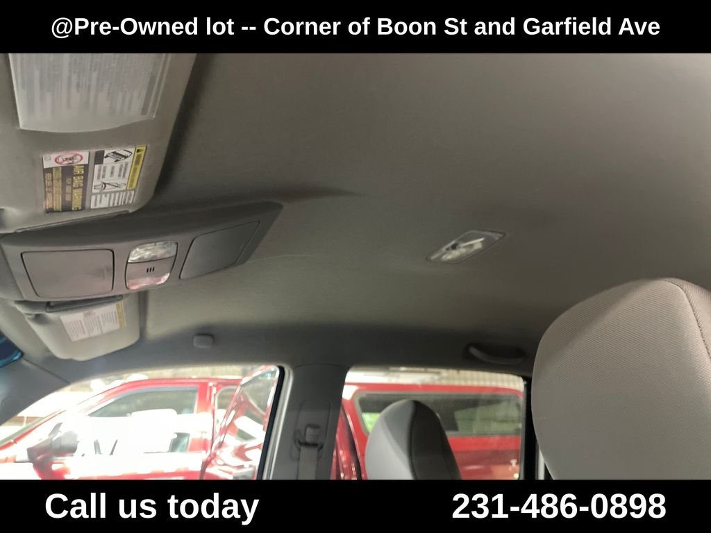 Used 2013 White Toyota Base image 13