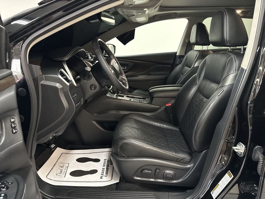 Used 2020 Super Black Metallic Nissan Platinum image 12
