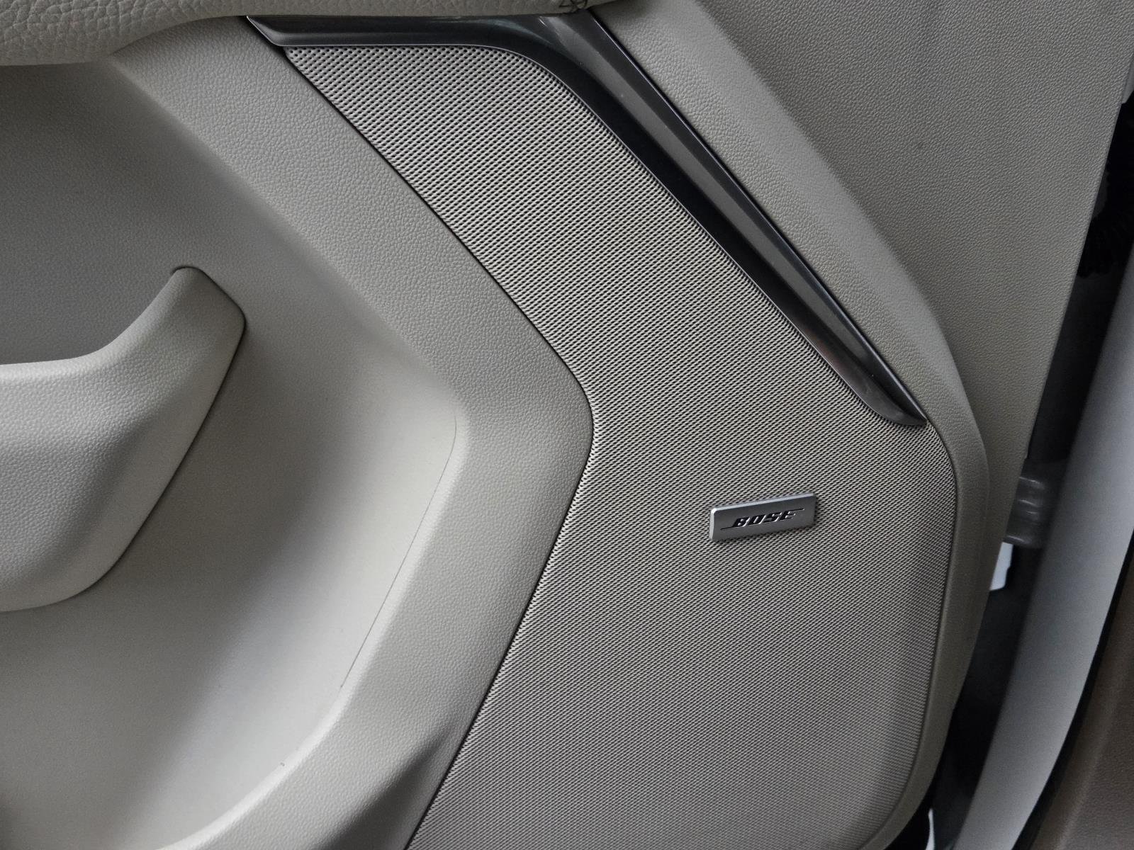 Used 2022 White Frost Tricoat GMC Denali image 28
