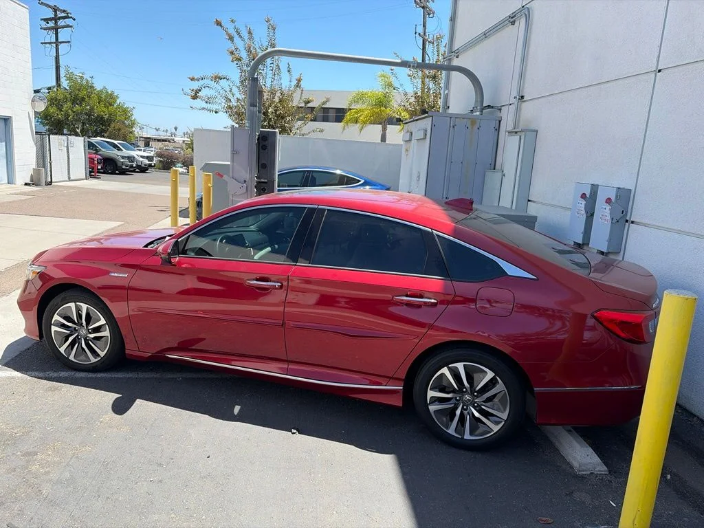 Used 2018 Red Honda Touring image 17