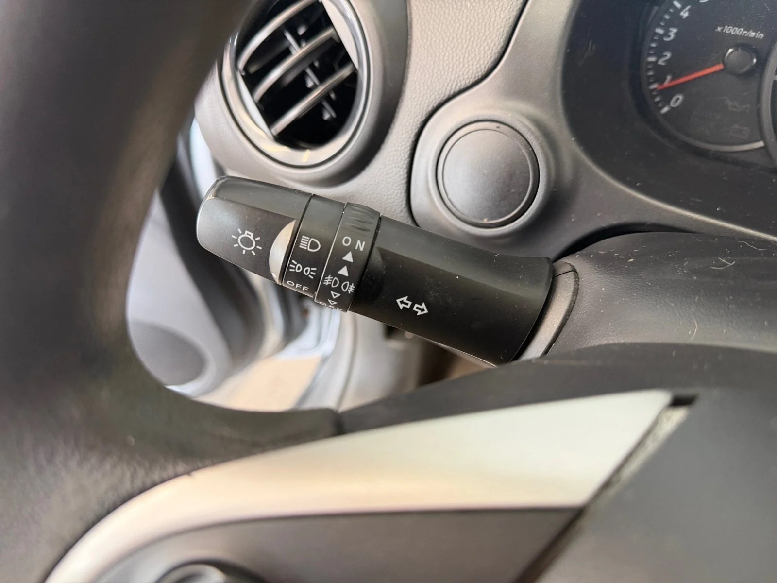 Used 2018 Gray Mitsubishi ES image 12