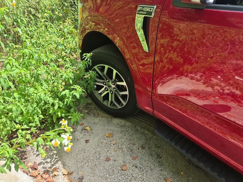 Used 2022 Red Metallic Ford Lariat image 6