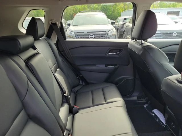 New 2026 Everest White Pearl TriCoat Nissan Dark Armor™ image 30