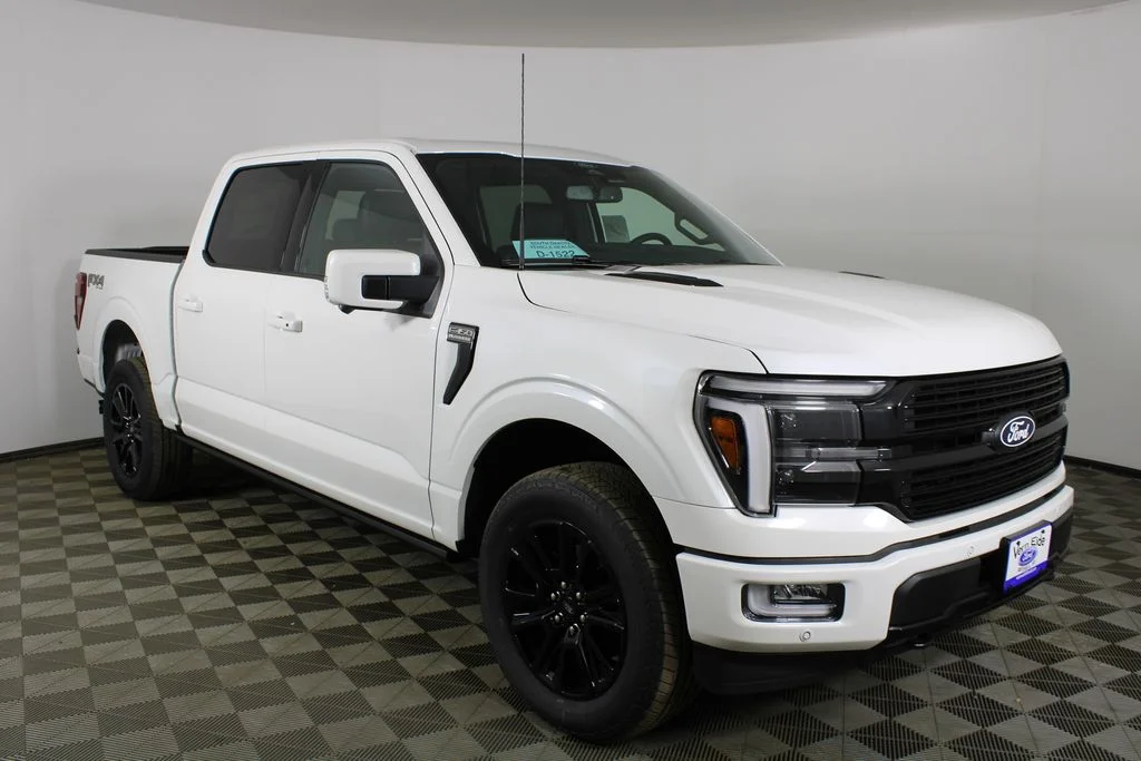 New 2026 Star White Metallic Tri-Coat Ford Platinum image 1