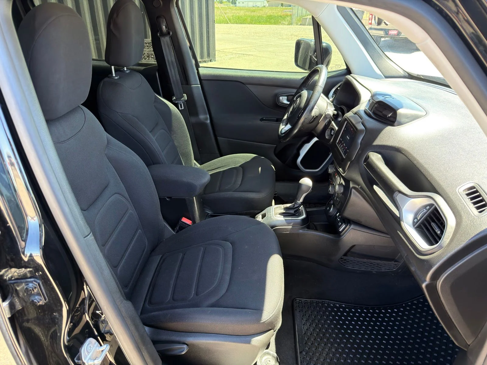 Used 2018 Black Jeep Latitude image 32