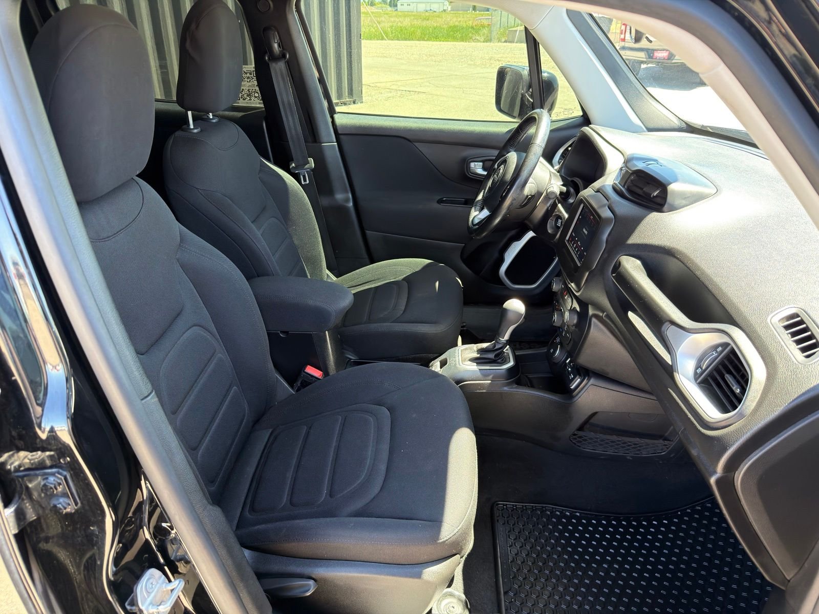 Used 2018 Black Jeep Latitude image 32