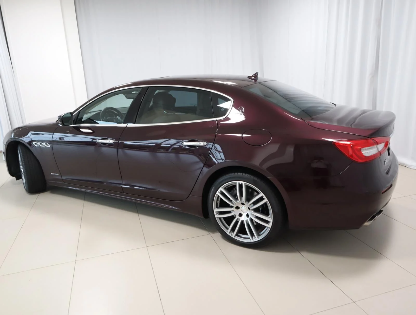 Used 2017 Red Maserati S Q4 GranLusso 3.0L image 3