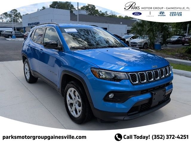 Used 2024 Hydro Blue Pearlcoat Jeep Latitude image 1