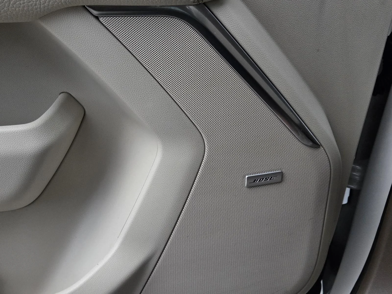 Used 2022 White Frost Tricoat GMC Denali image 28