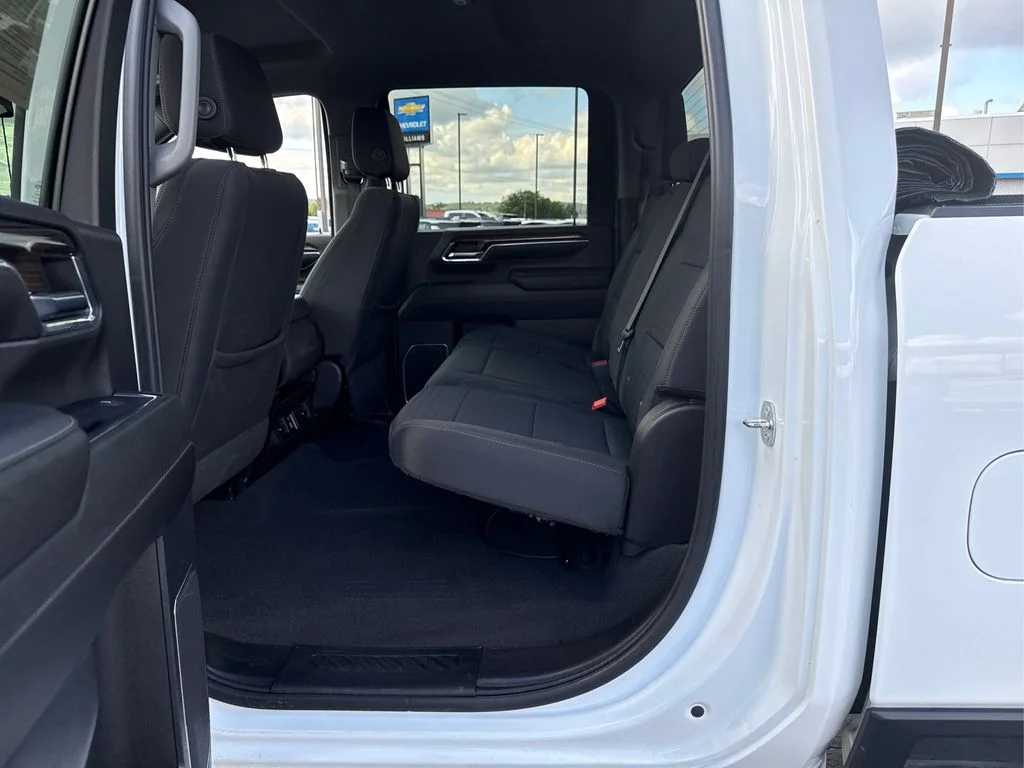 Used 2024 Summit White Chevrolet LT image 19