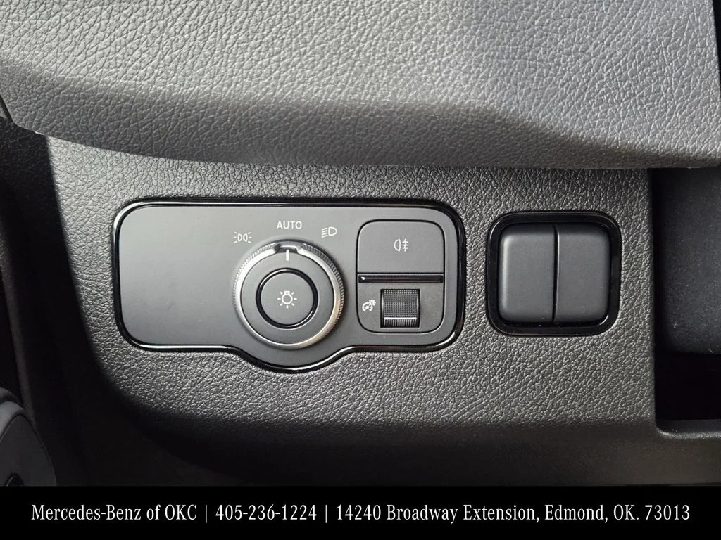 Used 2025 White Mercedes-Benz Cargo 170 WB image 22