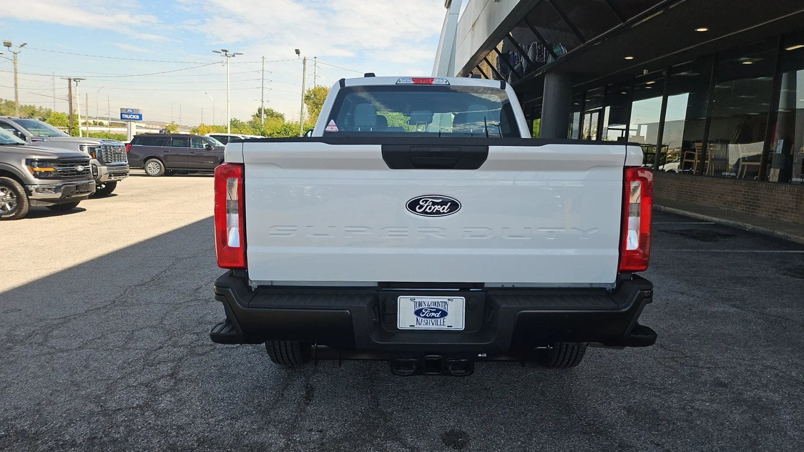 New 2027 Oxford White Ford XL 2WD image 4