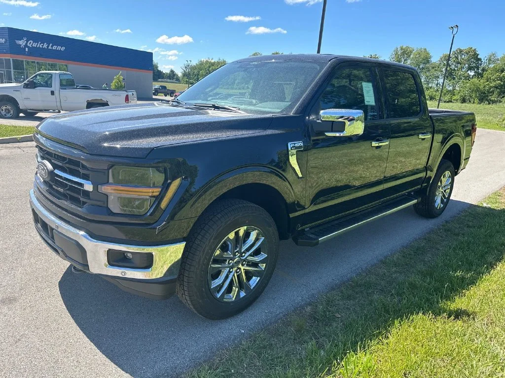 New 2026 Black Ford XLT image 3